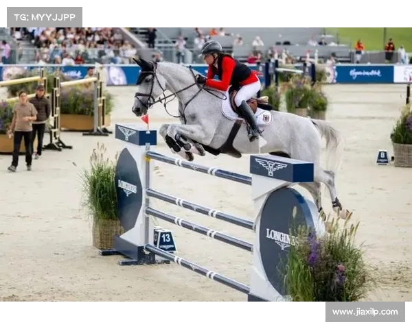 德国骑手在国际马术三项赛中勇夺冠军 展现出色技巧与坚定意志